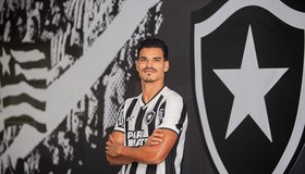 'Nunca deixamos de acreditar que seria possível', conta Danilo Barbosa sobre luto na família e relação com Botafogo