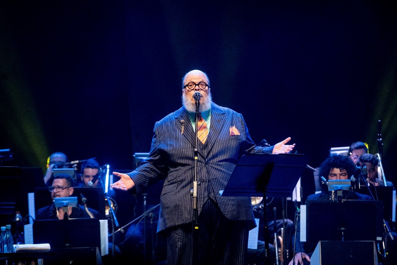 Ed Motta faz show com orquestra no Theatro Municipal: ‘É o público que decide quais músicas são hits’