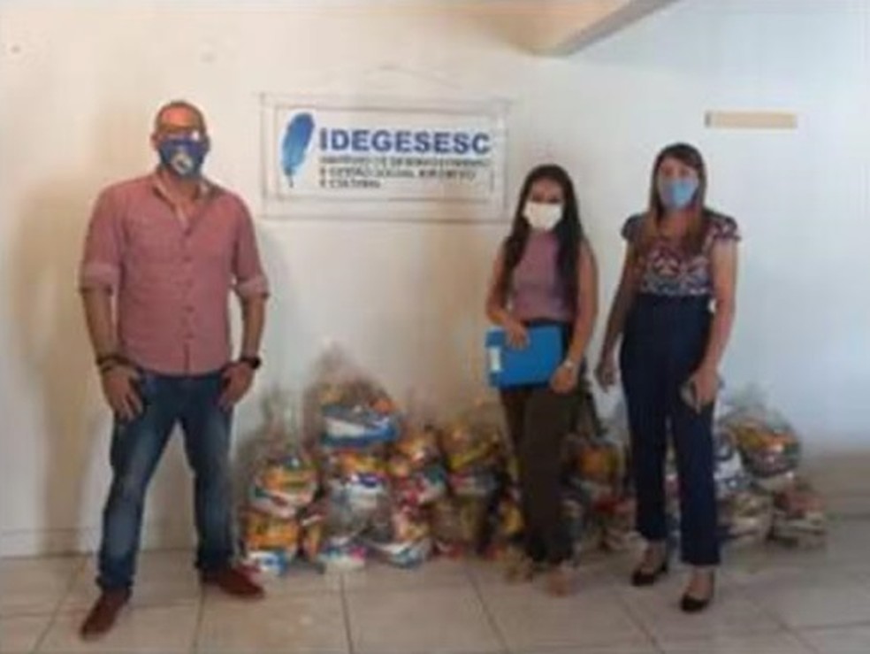 Cestas básicas só nas fotografias — Foto: Divulgação