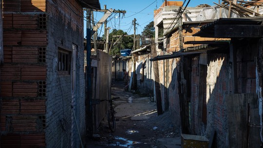 Confrontos, reação armada e passagens por tráfico: polícia descreve mortes de 14 das 16 vítimas do Guarujá e cita um caso em que PM tinha câmera 