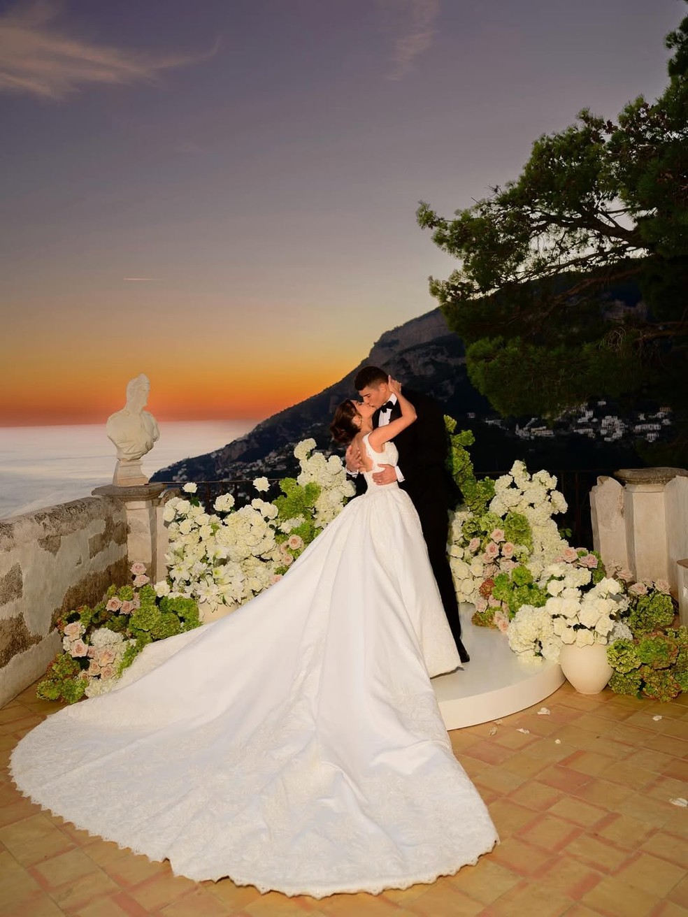 Franciny Ehlke e Tony Maleh se casaram em uma cerimônia luxuosa — Foto: Reprodução Instagram