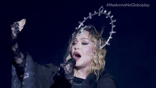 Madonna pinta unha com cores da bandeira do Brasil para show em Copacabana