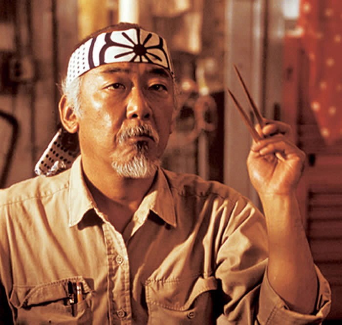 'Inteligência artificial revive Pat Morita para última aparição de Sr. Miyagi em 'Cobra Kai''