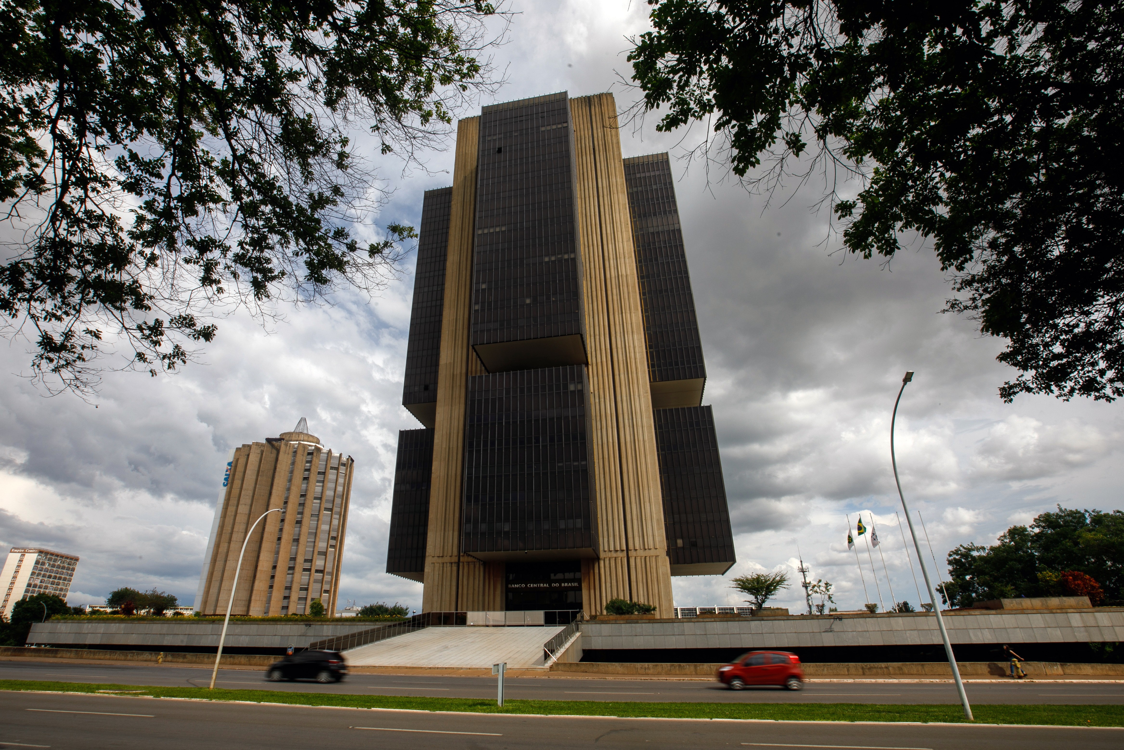 BC avança em regras para mitigar repetição do Master, mas falta disciplinar plataformas de investimentos
