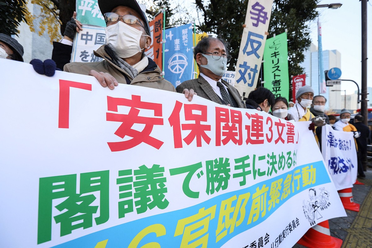 日本は中国に対抗するため防衛政策の抜本的改革を承認