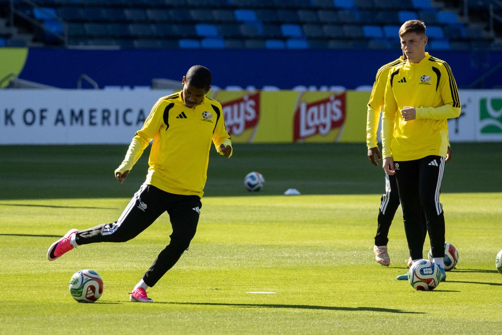 Jayden Adams em treino da África do Sul nesta Copa de 2026 — Foto: ETIENNE LAURENT / AFP
