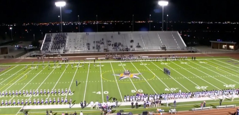 Momento de silêncio é feito para homenagear Angel Hernandez — Foto: KHOU