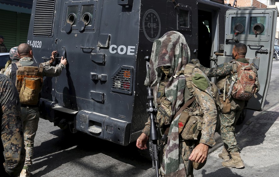 Sem câmeras no uniforme: PMs não usavam equipamento em operação que deixou dez mortos no Complexo da Penha