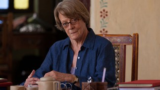 Maggie Smith no filme "O Exótico Hotel Marigold", de 2011 — Foto: Divulgação