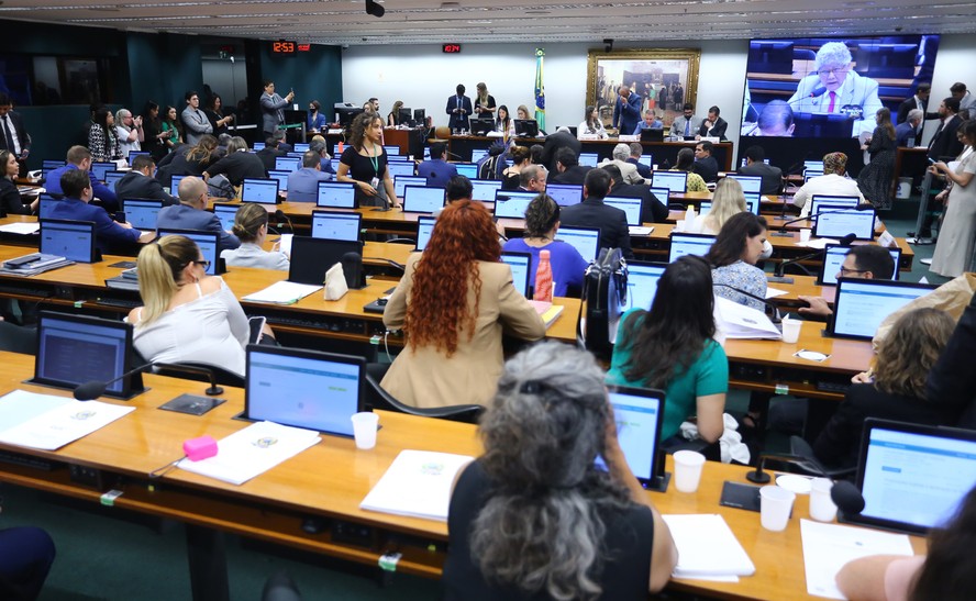 CCJ da Câmara realiza sessão para votar sobre prisão do deputado Chiquinho Brazão