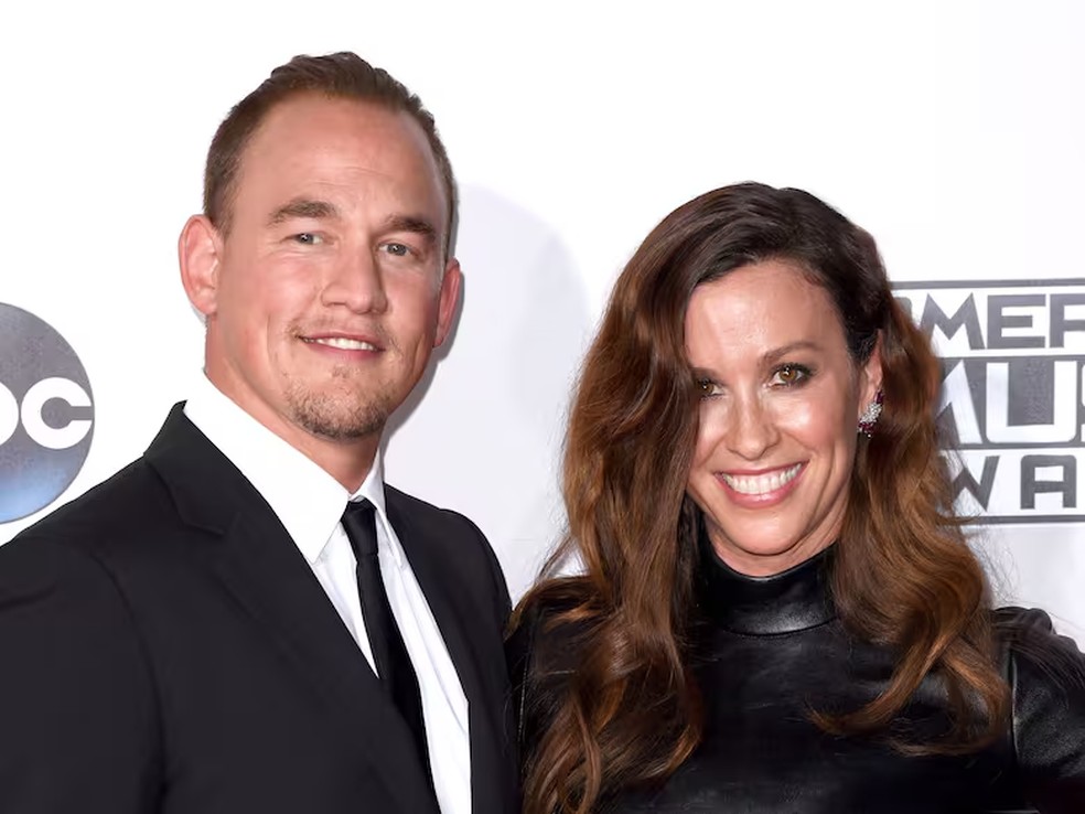 Alanis Morissette com Mario Treadway, seu marido, no American Music Awards em Los Angeles — Foto: C Flanigan - Getty Images América do Norte