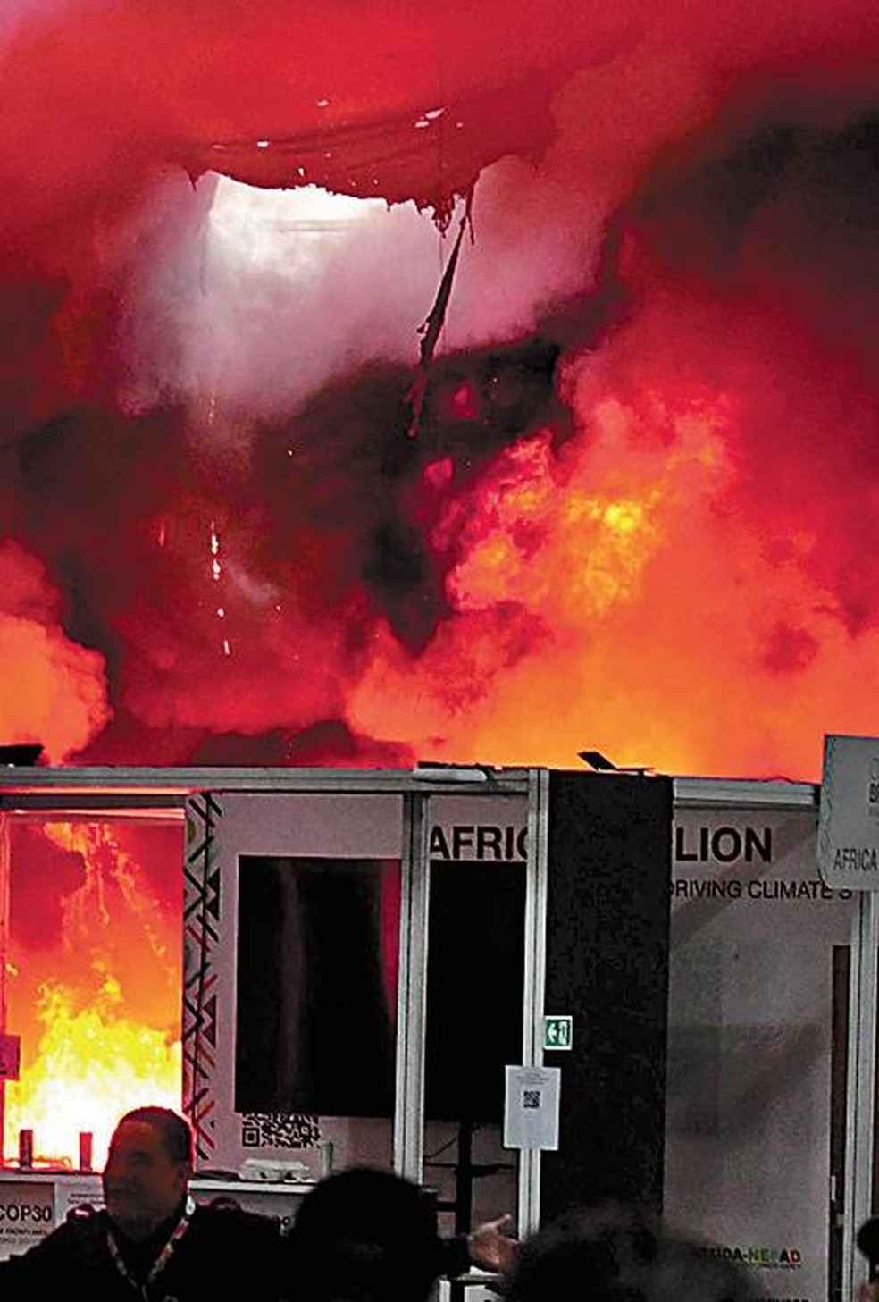 The fire frightened the participants - Photography: Jacqueline Lisbon/AFP/11-20-2025