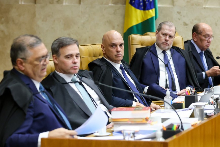 Imagem ilustrativa sobre STF ministros trocam mensagens explosivas; Gilmar Mendes lidera a briga e Lula tenta conter a crise
