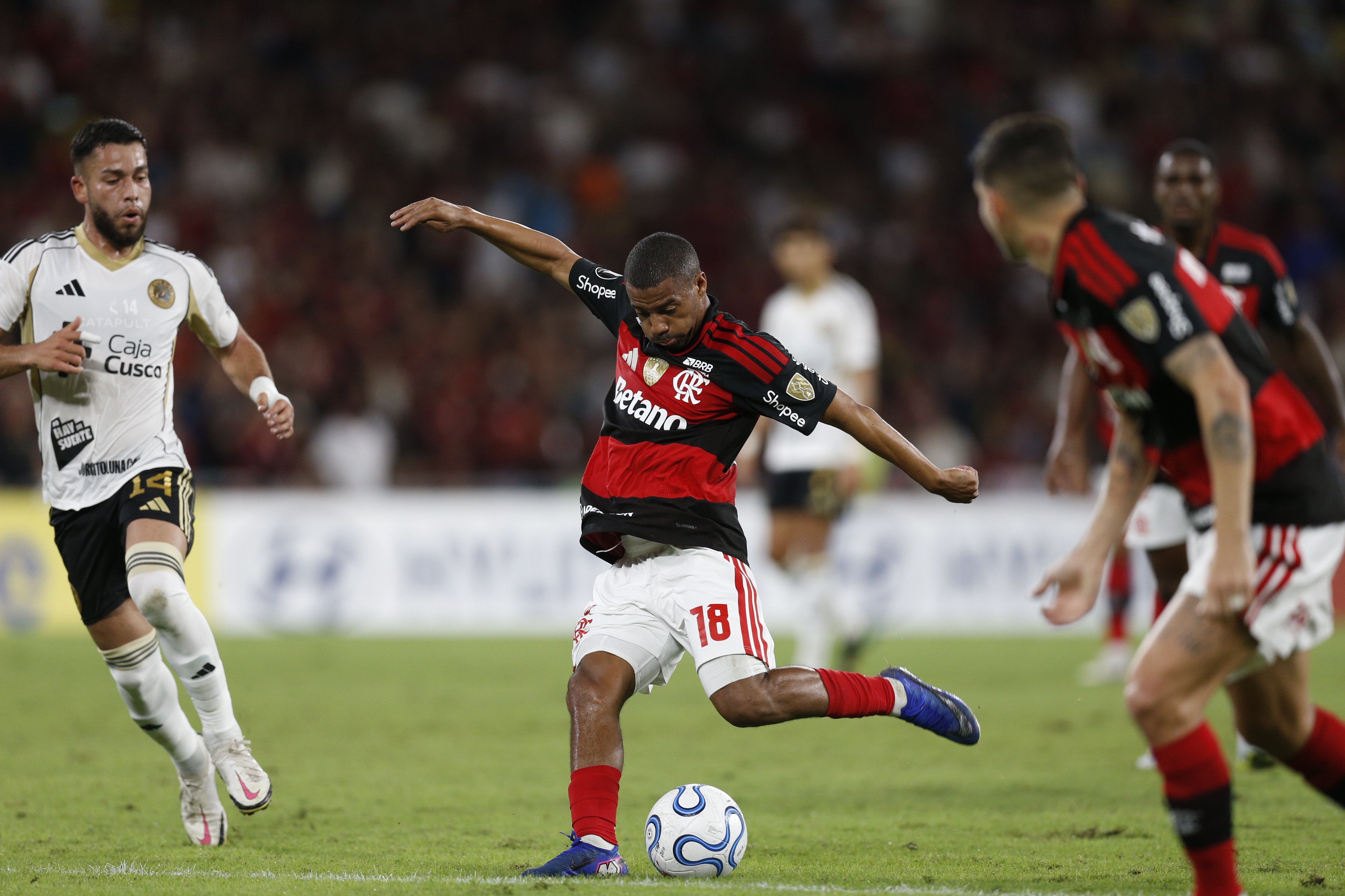 Flamengo viaja para enfrentar Internacional com De la Cruz e Léo Ortiz; veja relacionados