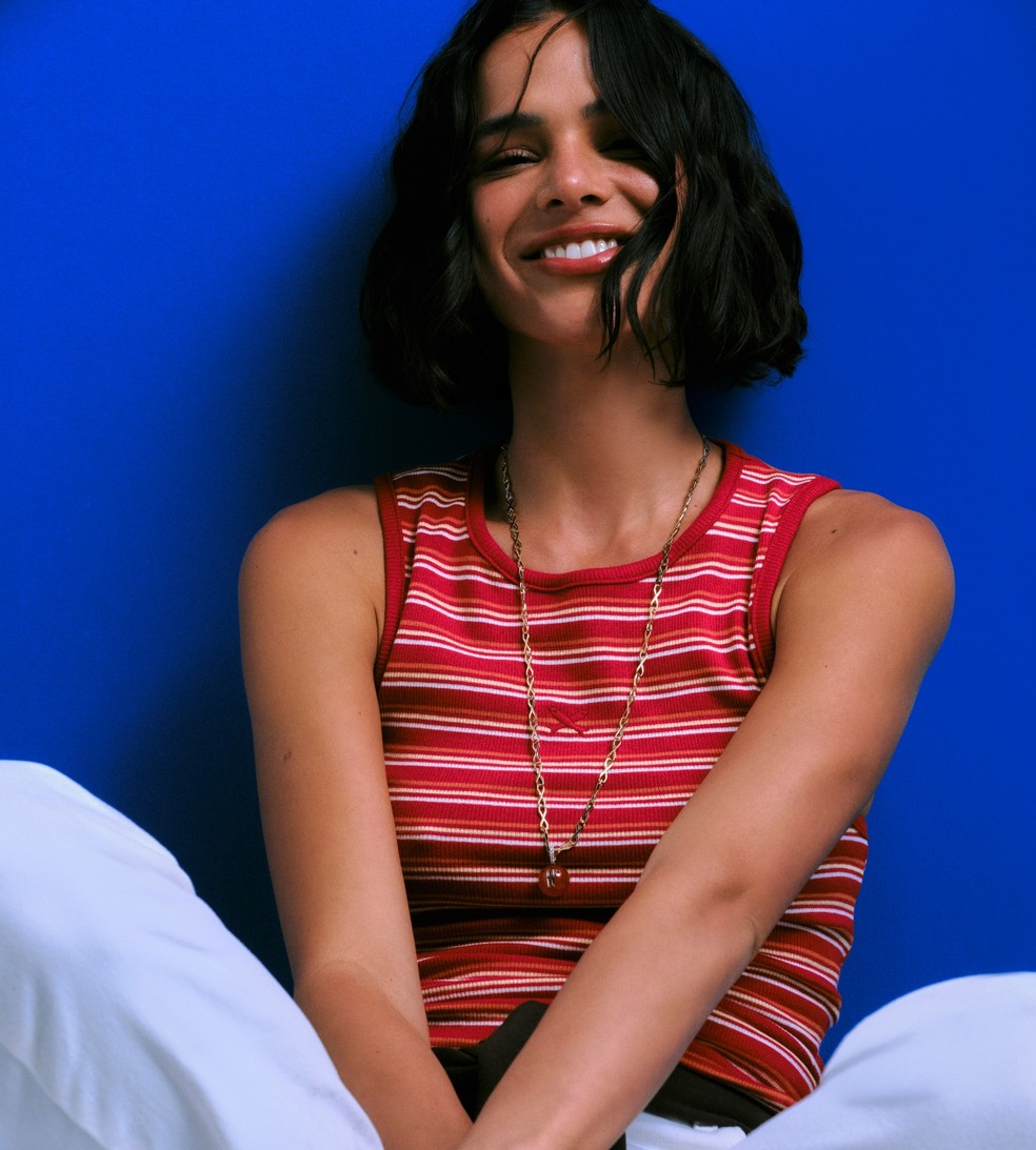 Bruna Marquezine explica como a moda acompanha suas transformações — Foto: Hering