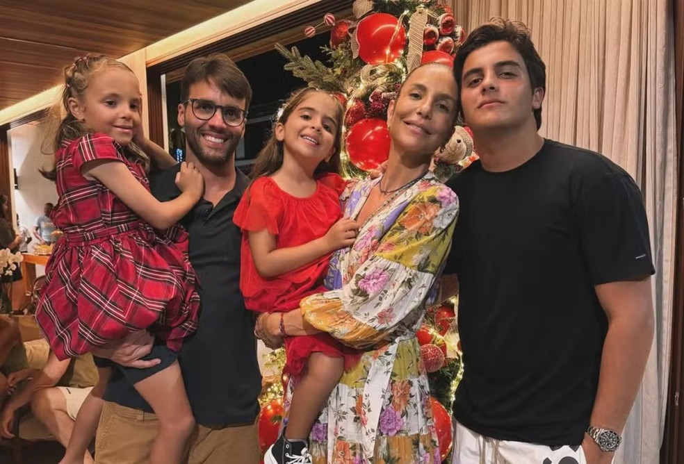 Daniel Cady em foto com Ivete Sangalo e filhos — Foto: Reprodução Instagram