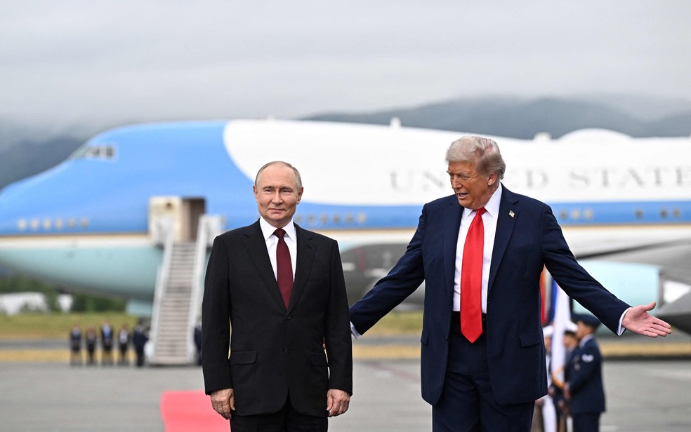 President Dos Eua, Donald Trump (D), EDa Rússia, Vladimir Putin, Antes de Reuniãoem base Militar de Anchorage