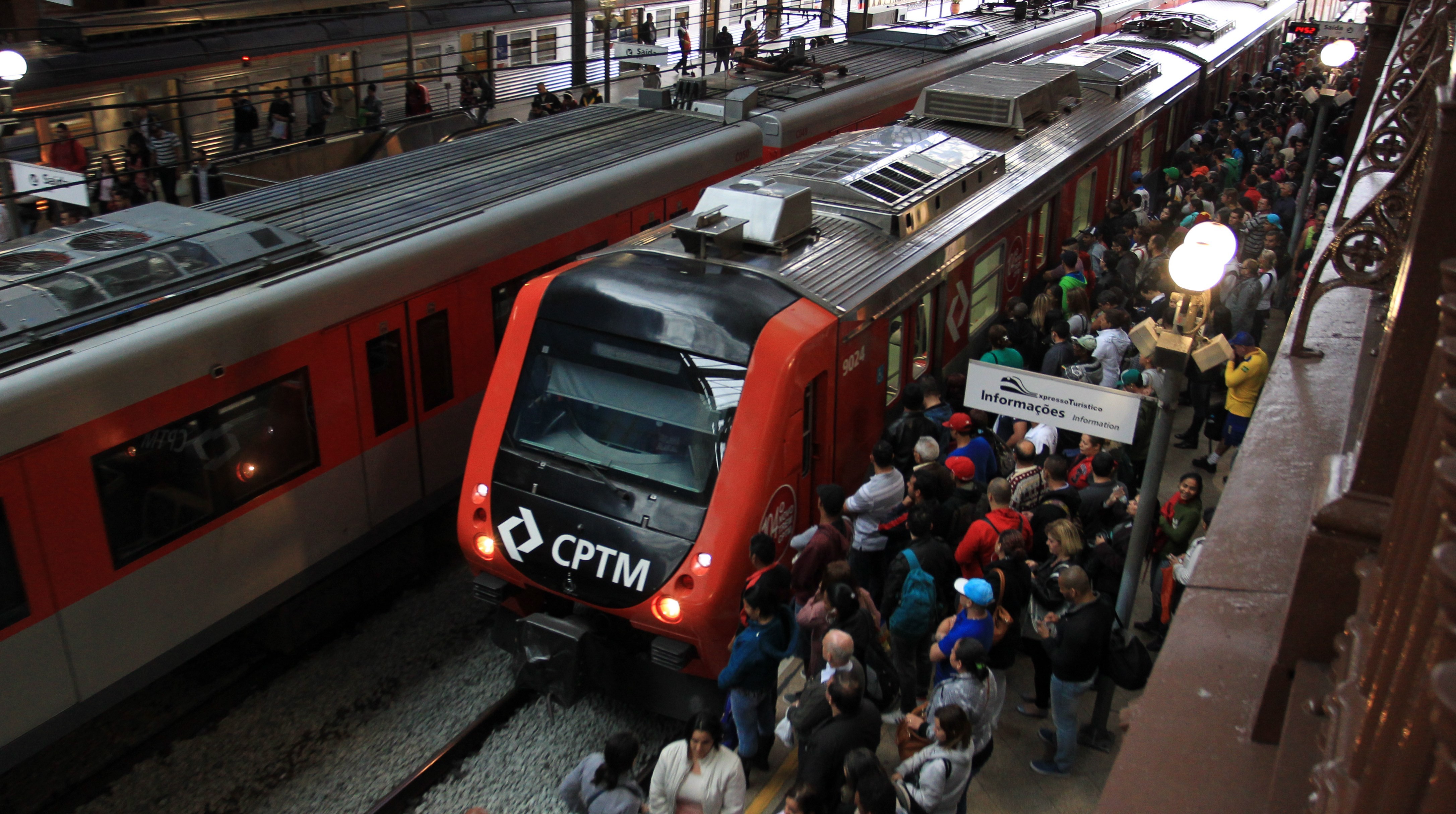 Greve dos ferroviários em SP paralisa parcialmente linhas 11, 12 e 13 da CPTM nesta terça-feira