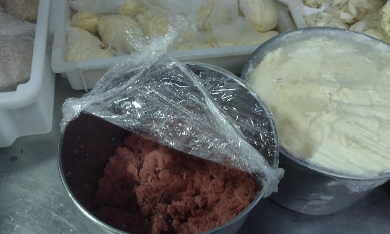 Fiscalização encontra 80kg de alimentos estragados em conhecidos restaurantes da Barra