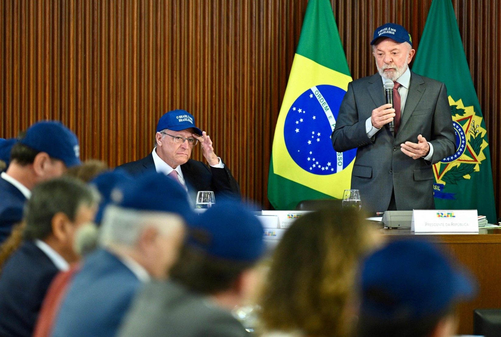 Lula cobra ministros por ofensiva em CPI do INSS para tentar reduzir desgastes ao governo