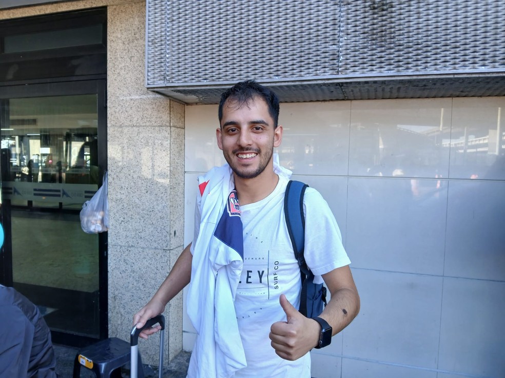 Estudante Guilherme Ribeiro foi à rodoviária para seguir para Macaé — Foto: Walter Farias