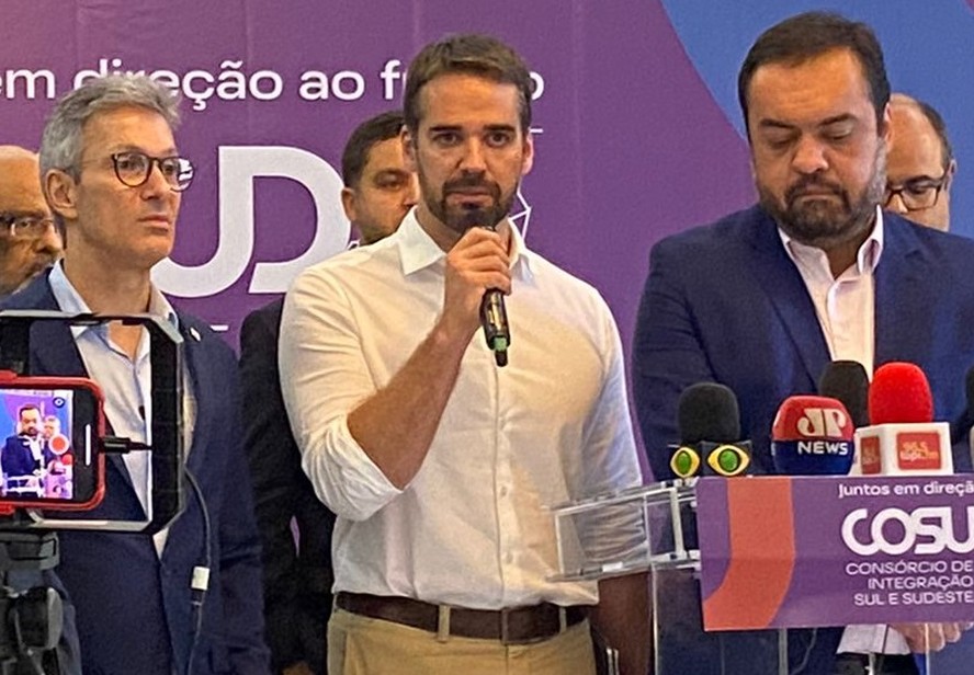 Da esquerda para a direita: Romeu Zema, Eduardo Leite e Cláudio Castro durante agenda no Rio