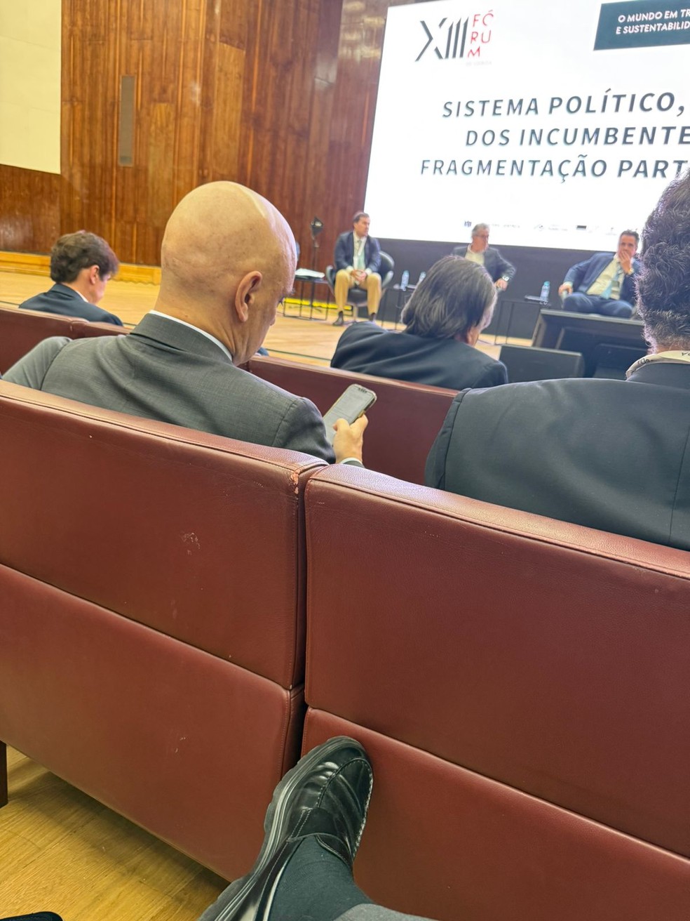 Moraes na plateia do debate — Foto: Reprodução