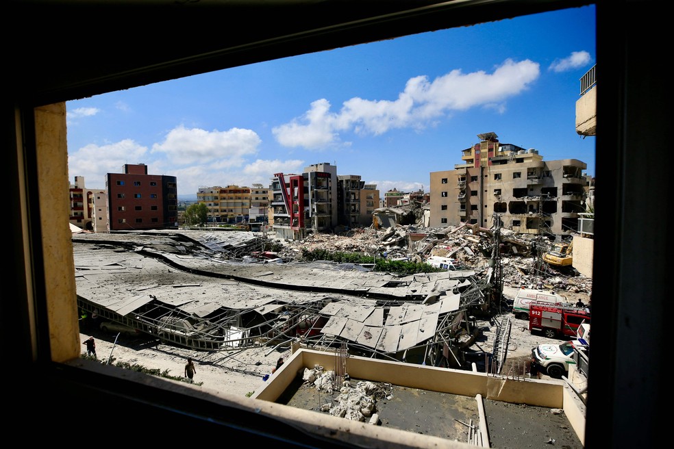 Destruição causada por bombardeio israelense em Tiro, no sul do Líbano — Foto: AFP