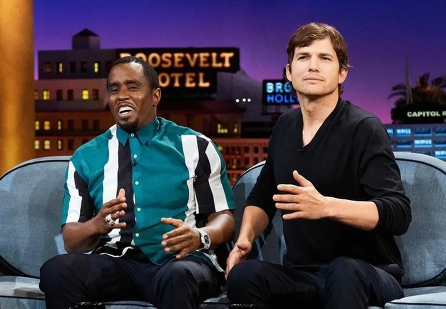 Ashton Kutcher e Diddy juntos, em programa de TV, em 2018