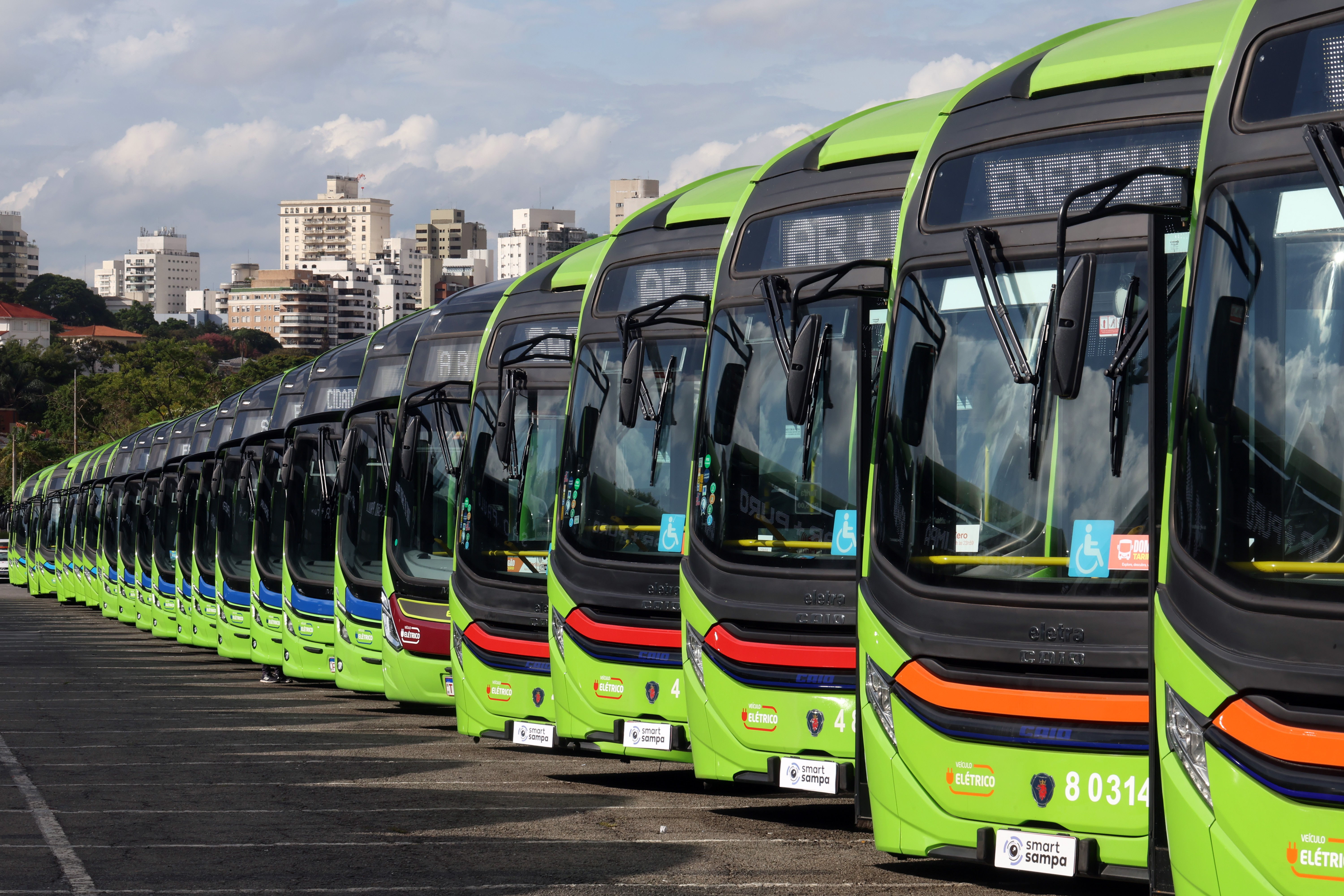 São Paulo amplia frota de ônibus elétricos, mas programa tem atraso