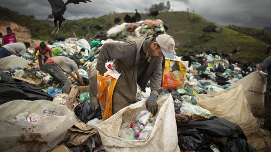 Estado do Rio enterra mais de R$ 1 bilhão por ano em material reciclável