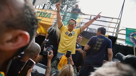 Flávio Bolsonaro defende destravar licenças ambientais para liberar obras de resorts em Angra Flávio Bolsonaro defende destravar licenças ambientais para liberar obras de resorts em Angra