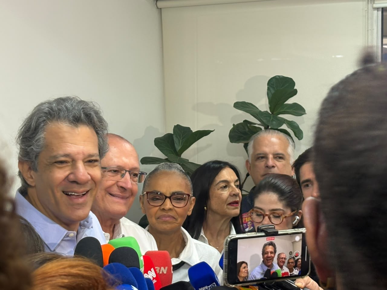 Haddad vota acompanhado de Alckmin, Marina e Tebet: ‘saindo com espírito leve’