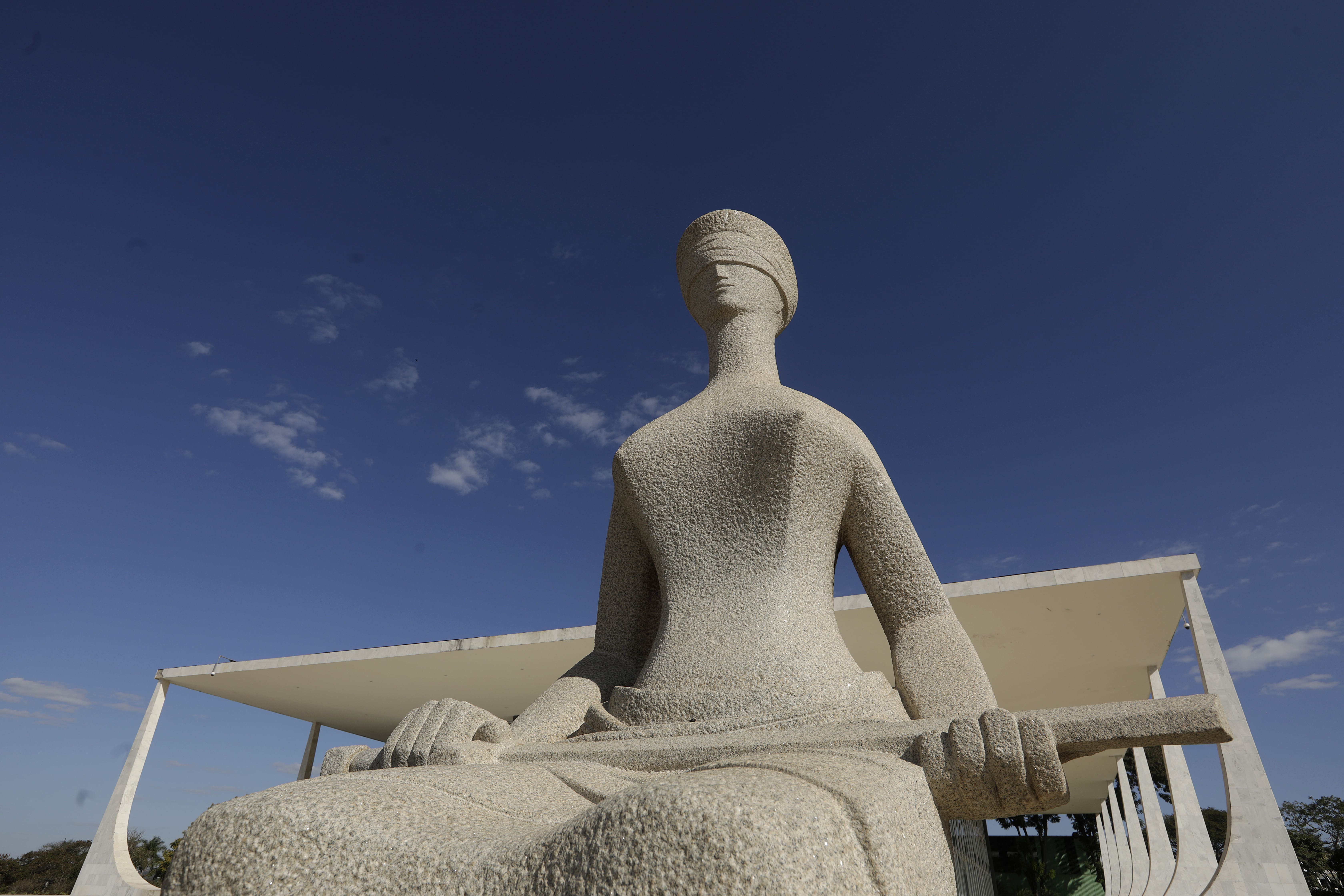 Especialistas criticam 'recriação' de quinquênios na decisão do STF sobre penduricalhos, mas veem avanços