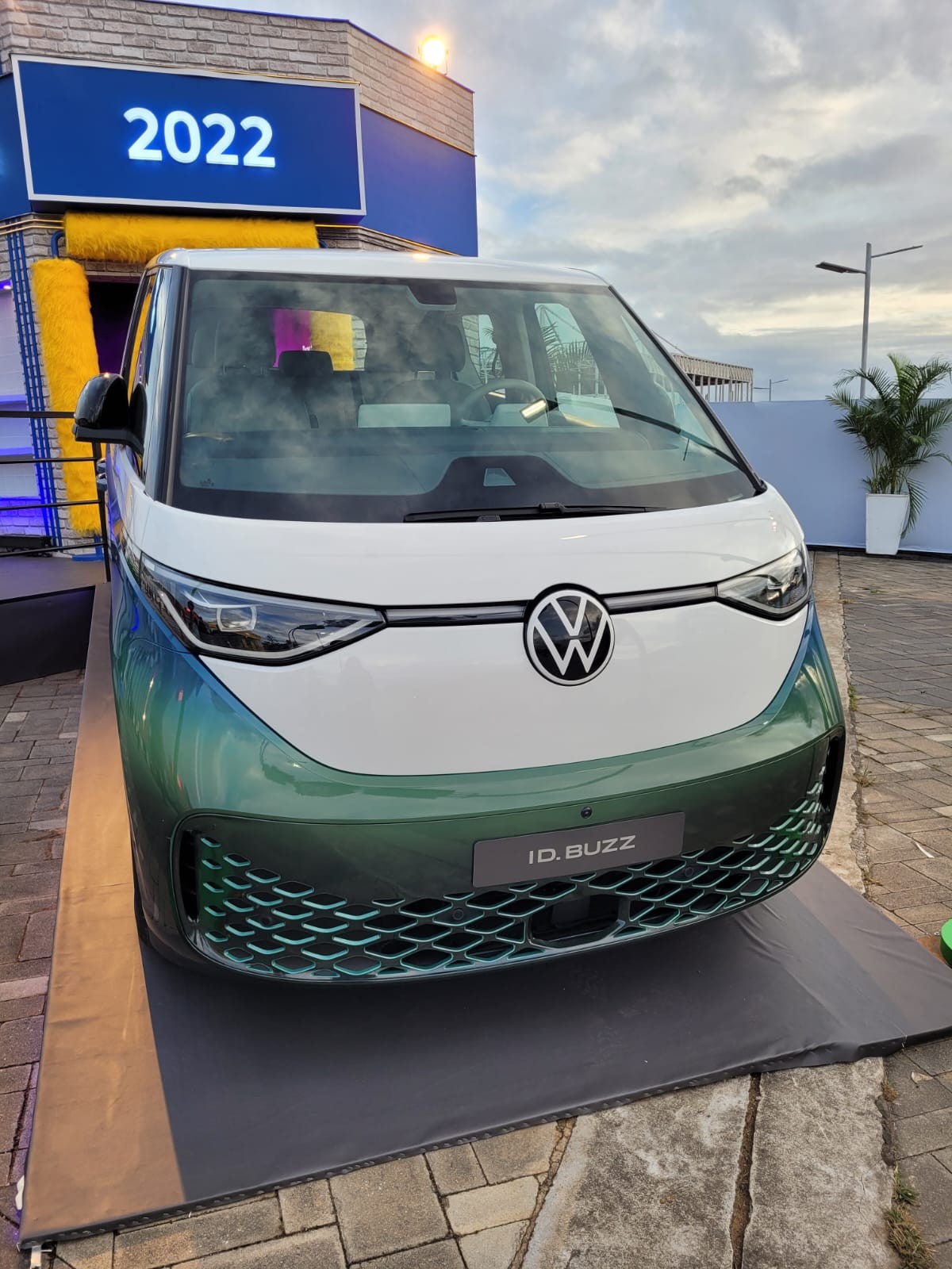 Repaginada, Kombi elétrica será apresentada ao público pela Volkswagen ...