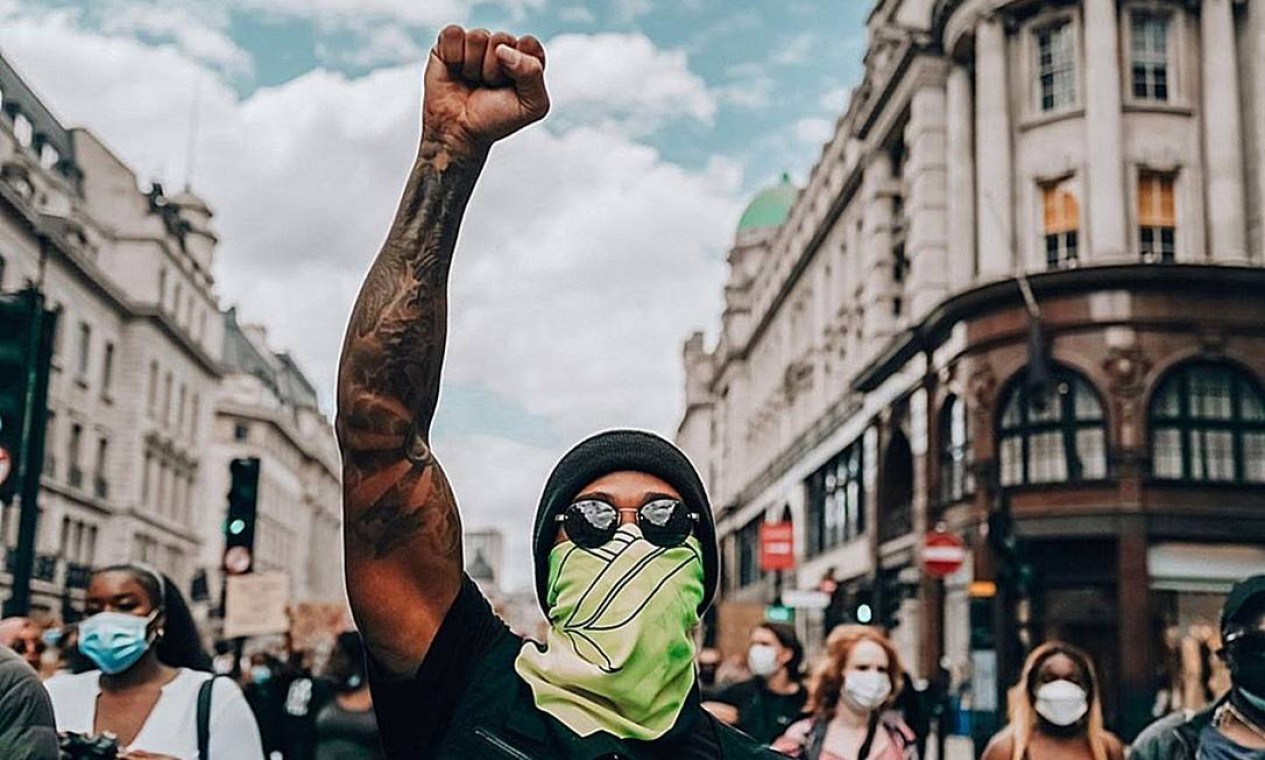 Lewis Hamilton ativista: piloto participa de protesto antirracista em Londres: "A mudança virá" — Foto: Reprodução / Instagram