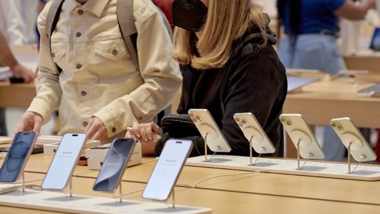 Apple diz que vai corrigir problemas de software que supostamente deixam o iPhone 15 muito quente