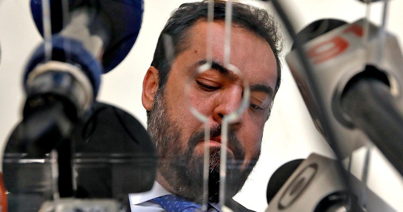Silêncio de aliados diante de investigações da PF expõe isolamento de Castro em desistência de candidatura