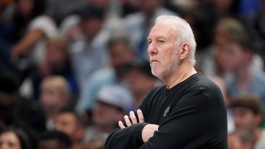 Afastado dos Spurs, lenda da NBA Gregg Popovich desmaia em restaurante e sai de ambulância Afastado dos Spurs, lenda da NBA Gregg Popovich desmaia em restaurante e sai de ambulância