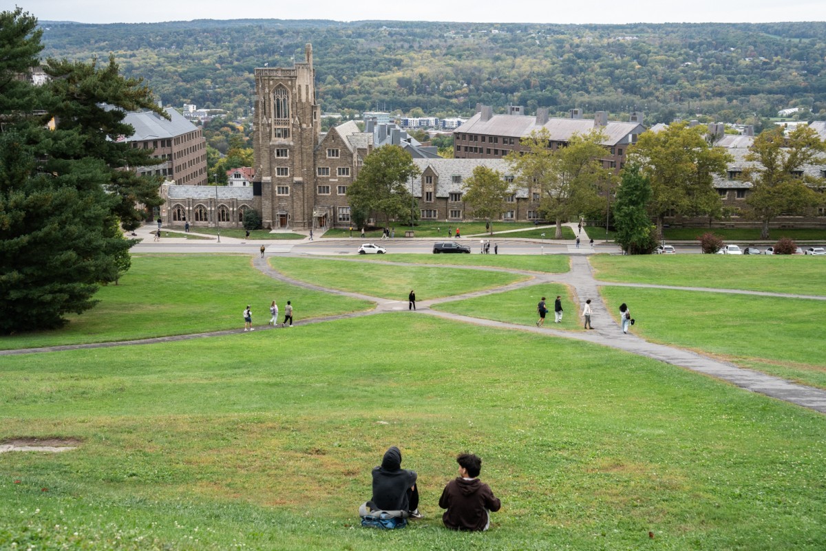 Apoiadores de vítima de suposto estupro em Cornell enchem redes de mensagens para confundir algoritmo; entenda - Foto