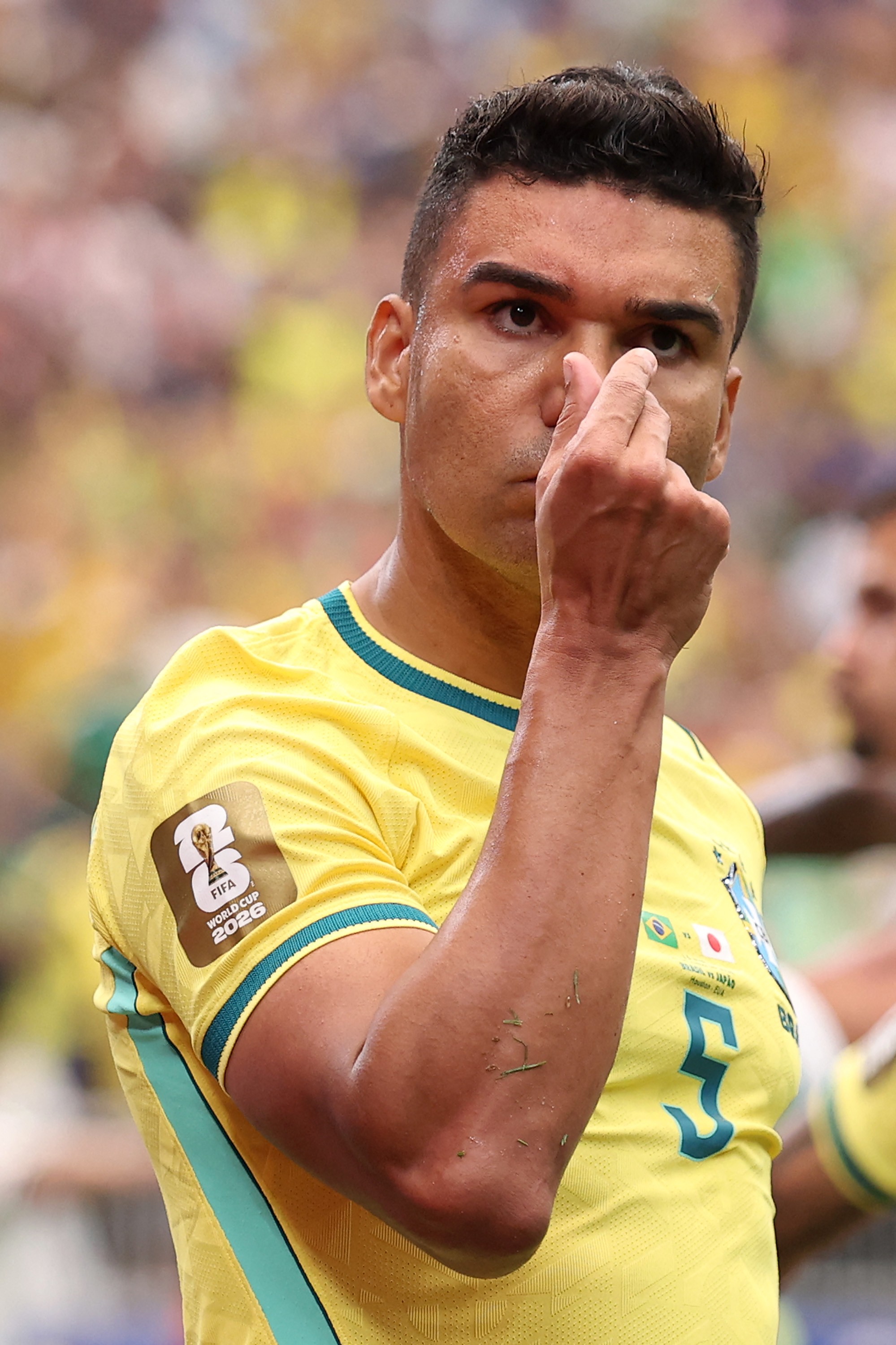 Casemiro inova em comemoração na Copa do Mundo com memes e coração de k-pop
