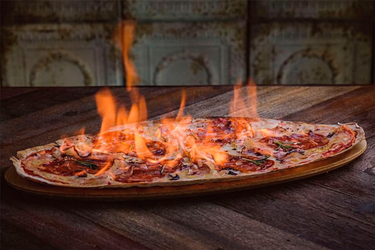 Testemunha diz que maçarico para flambar pizza causou incêndio com ...