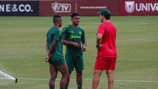 John Kennedy volta a treinar no Fluminense após nova indisciplina e clube tenta contornar situação