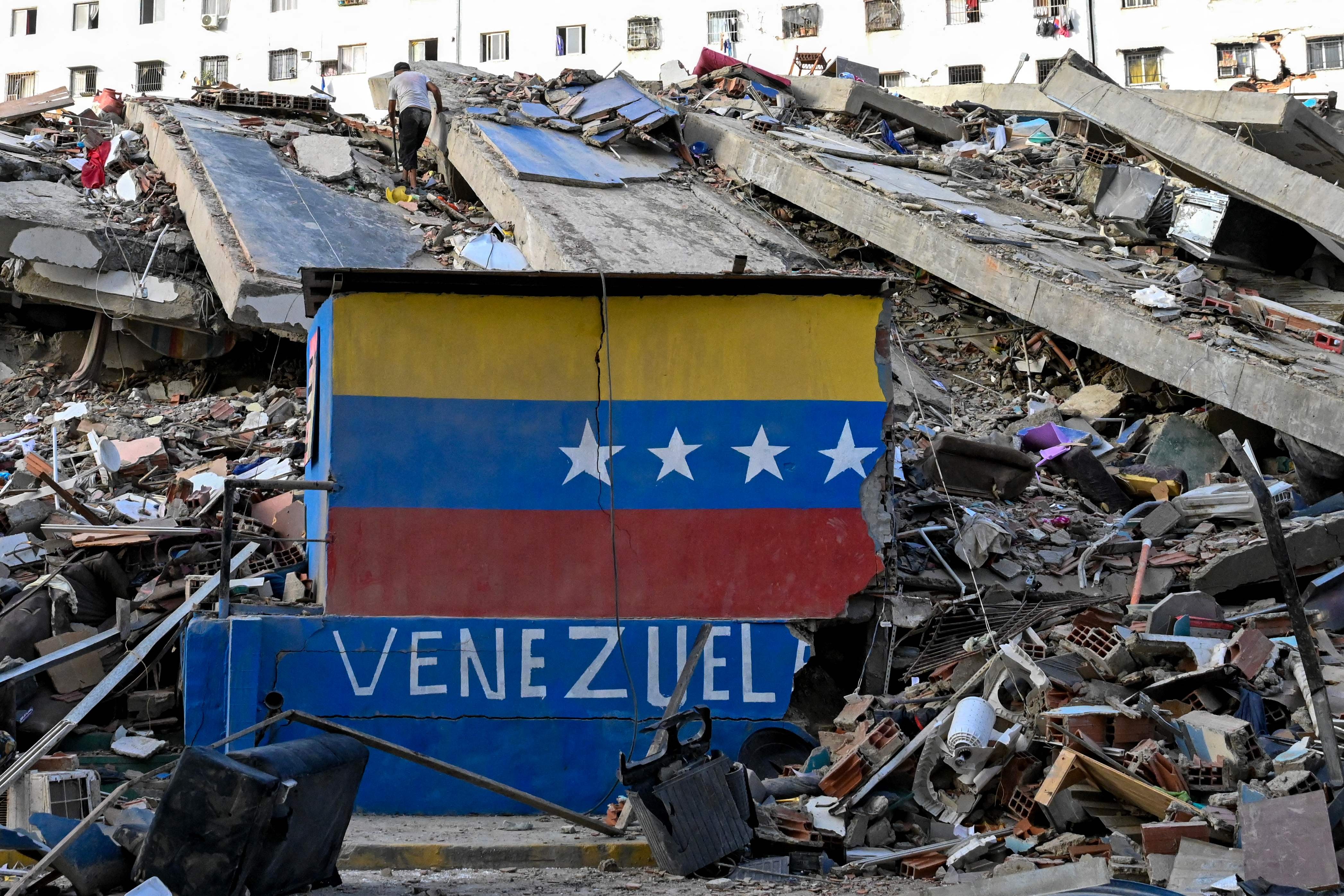 Venezuela confirma 1,4 mil mortos após terremotos, enquanto operação de resgate avança sob cobranças da população