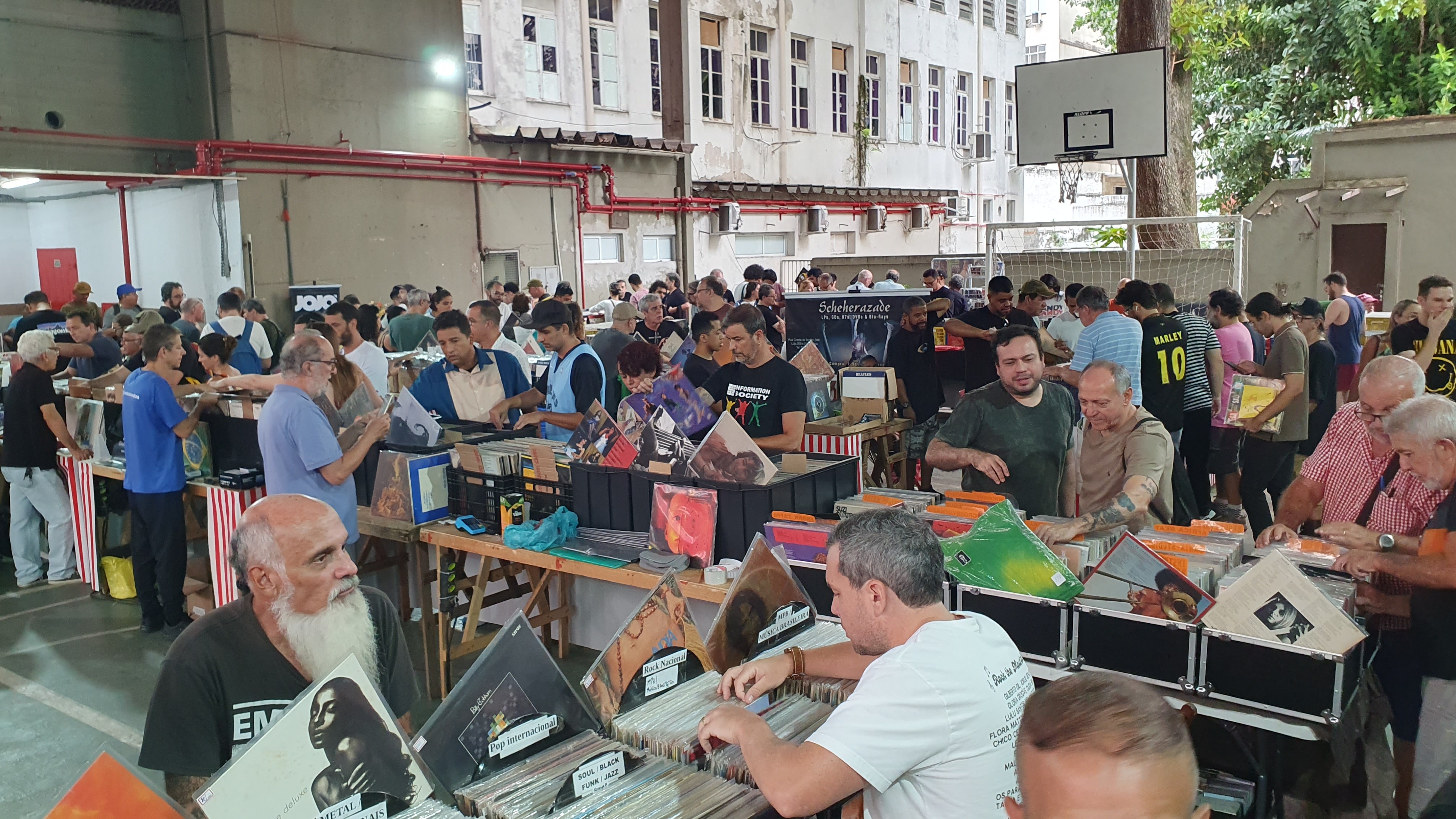 Vinis, feira de rua inédita e música movimentam feriadão na Zona Sul - Foto