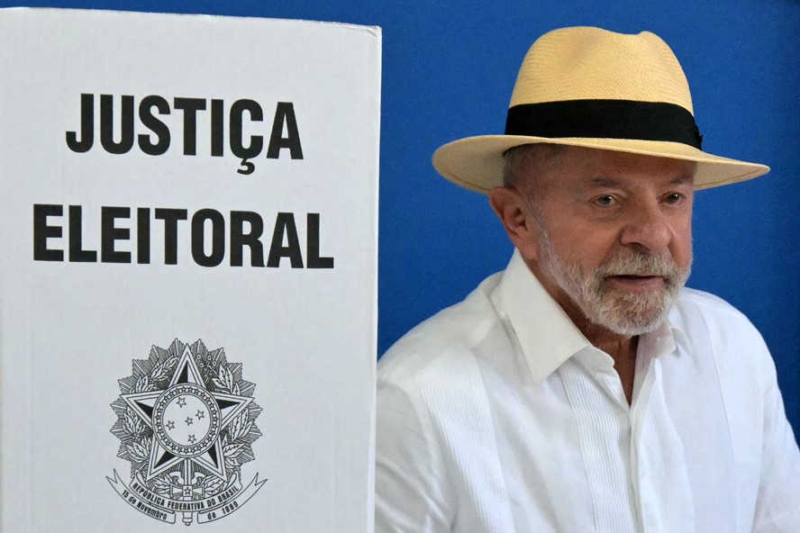 Lula durante a vota&ccedil;&atilde;o neste domingo