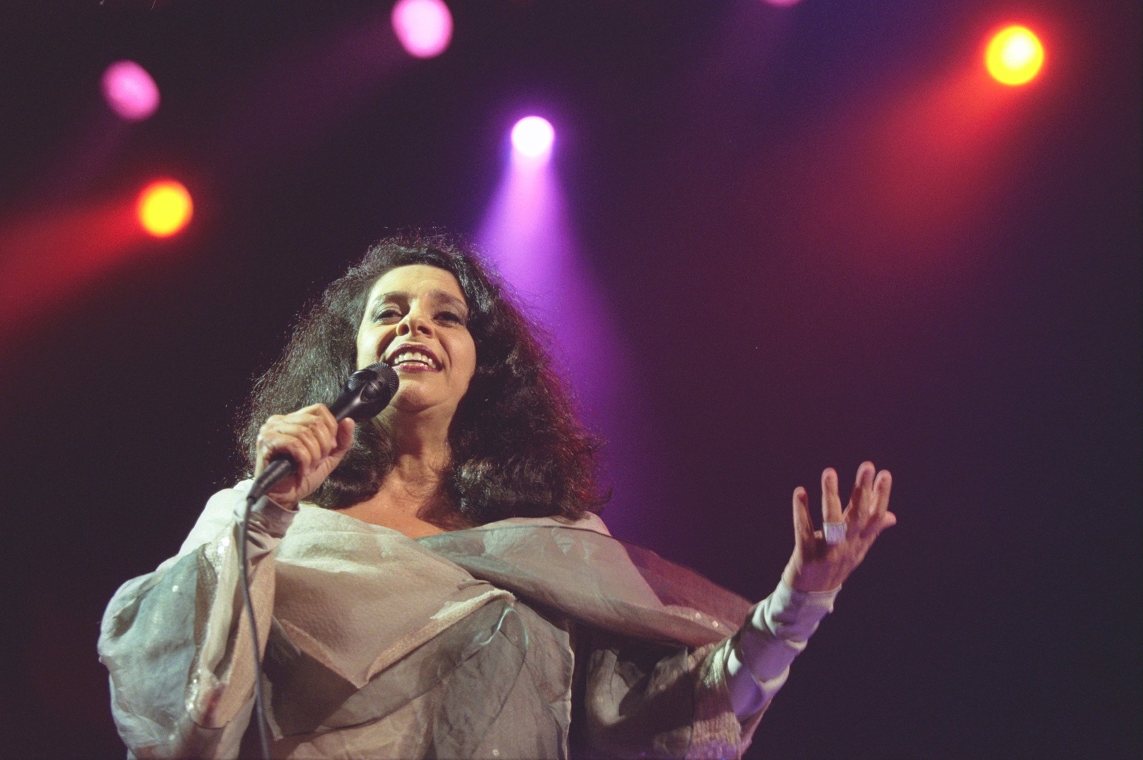 Gal Costa em show no Metropolitan, Rio de Janeiro, em 1999 — Foto: Ana Branco