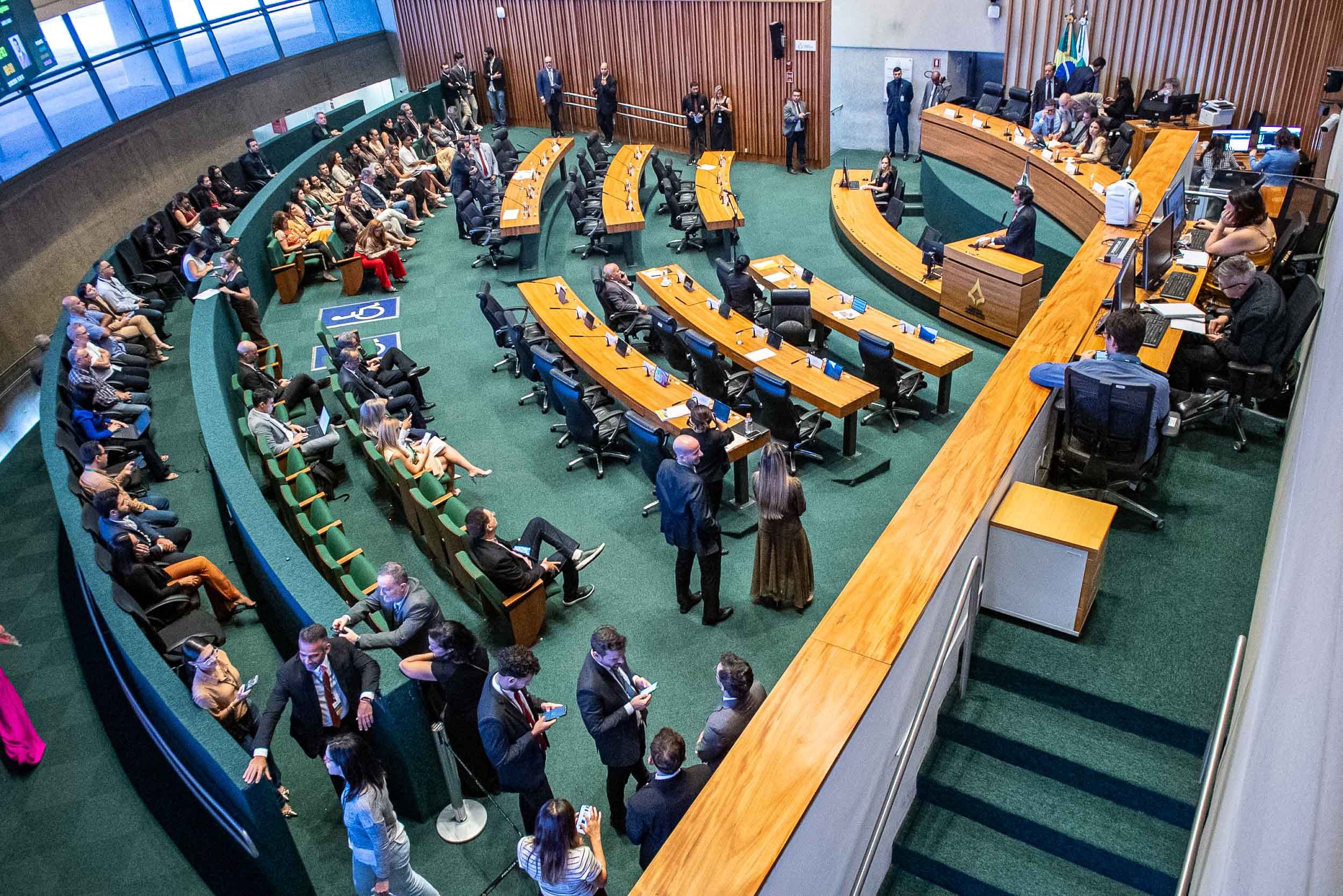 Câmara do DF aprova projeto de lei de socorro ao BRB após prejuízos com Master