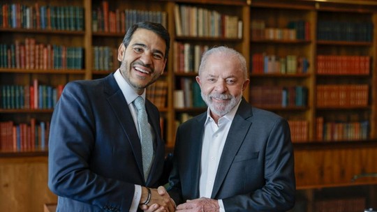 Assessores duvidam da intenção de Lula de insistir na indicação de Messias ao STF Assessores duvidam da intenção de Lula de insistir na indicação de Messias ao STF