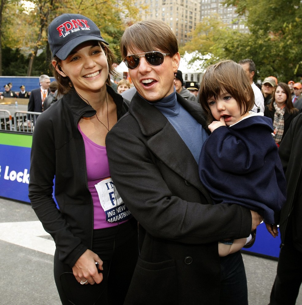 Katie Holmes, Tom Cruise e Suri, em 2007 — Foto: TIMOTHY A. CLARY/AFP